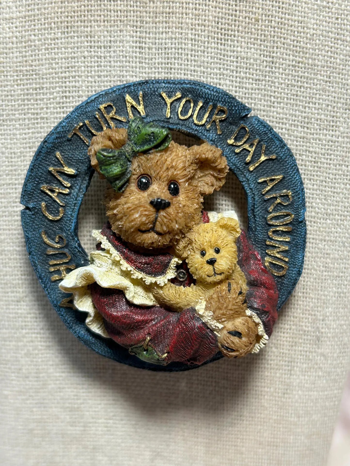 Boyds Pin Bearwear Ms Hugsley w. L'il Squeeze Hugs to You 26160 image 0