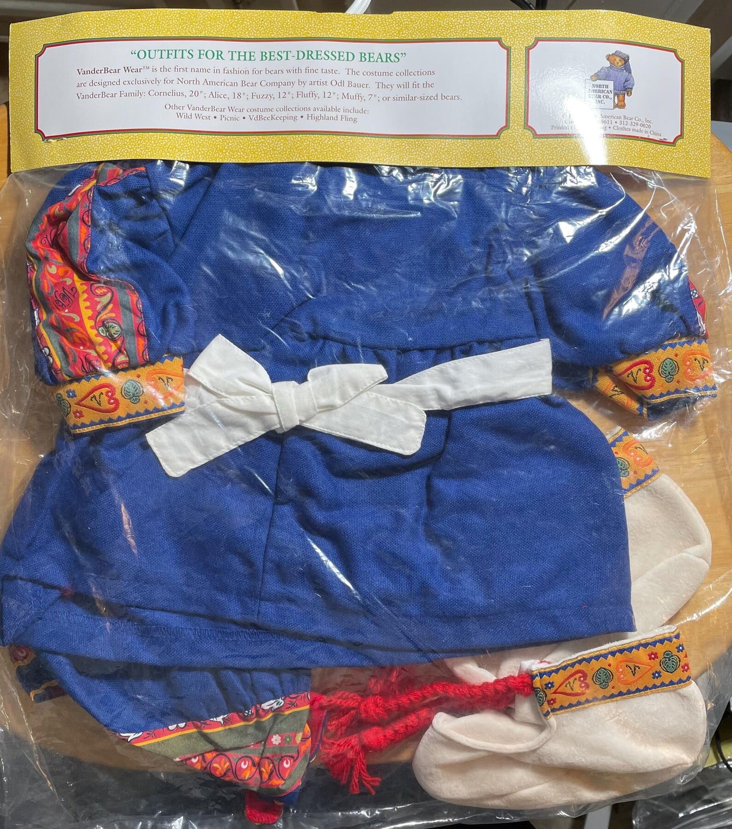 North American Santa's Workshop The North Pole Alice Outfit 4283 image 1