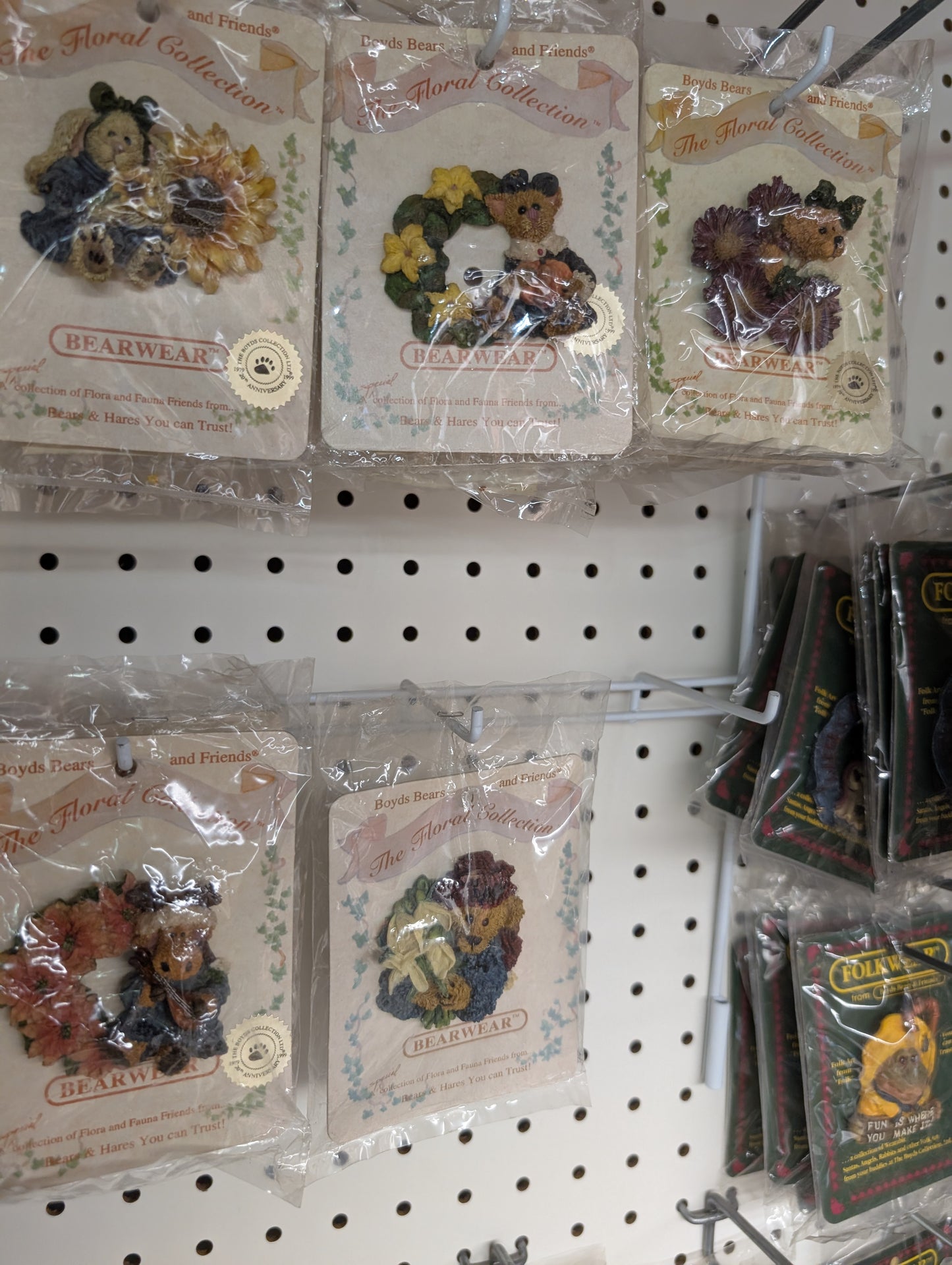 Boyds Pin Bearwear Floral Collection Snowy First Sign of Spring Bear 26414 image 2