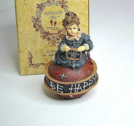 Boyds Ornament Dollstone Michelle  Reading is Fun 25855 image 2