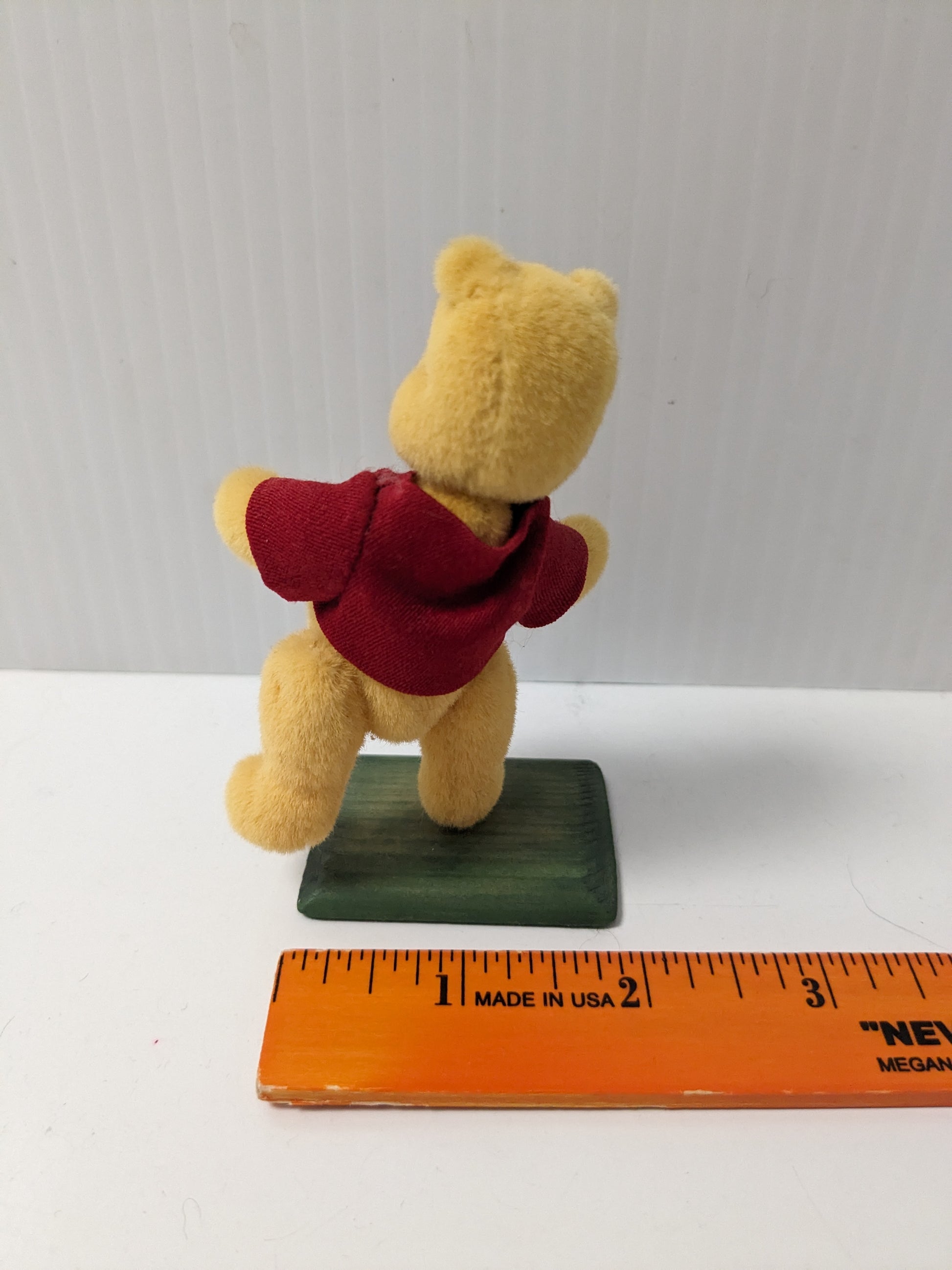 Winnie the Pooh by Kathryn Riley 1998 WDWC image 4