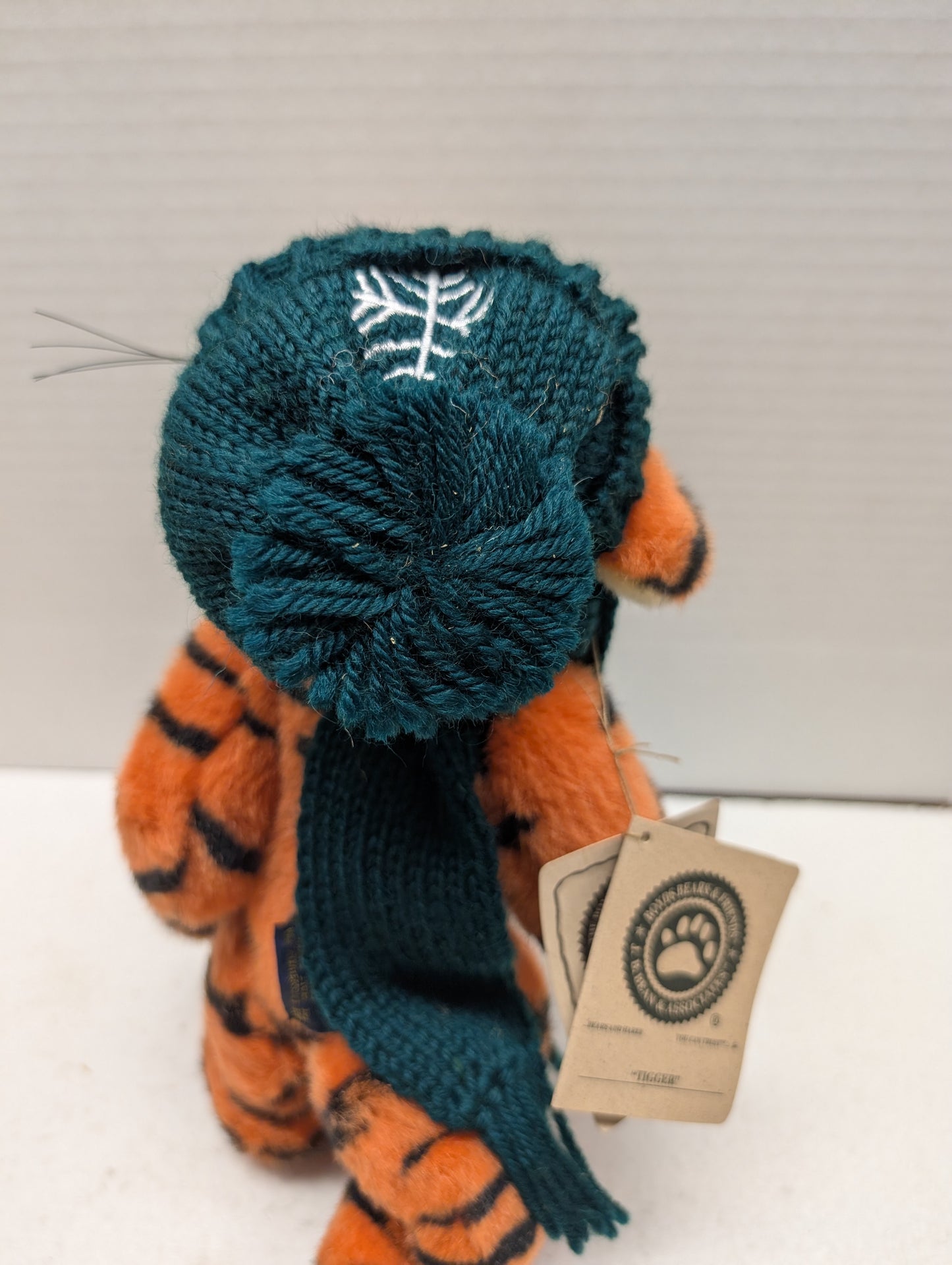 Boyds Pooh Bear's Winter Holiday Tigger with Resin Figurine 95972 DS image 7