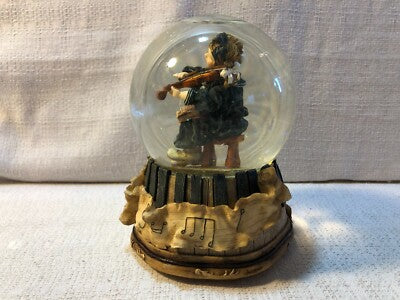 Boyds Waterglobe Dollstone Lindsey with Louis The Recital 272020 image 1
