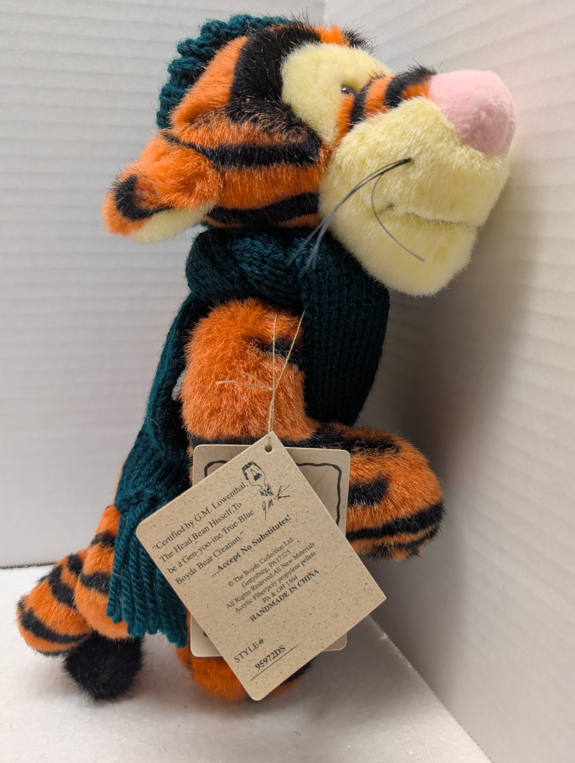Boyds Pooh Bear's Winter Holiday Tigger with Resin Figurine 95972 DS image 3