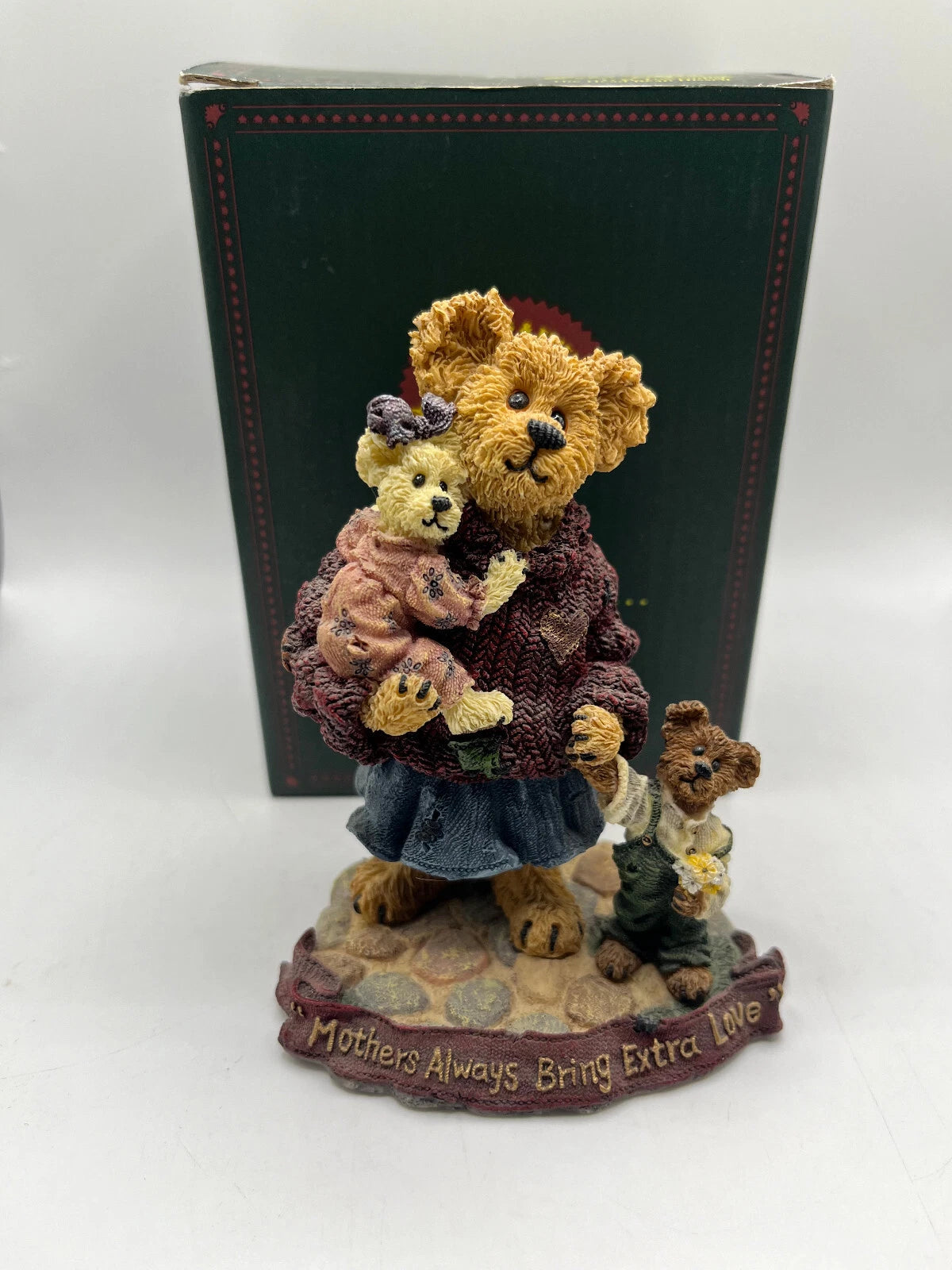 Boyds Bear Resin Mother Macabeary w.Krista & Cody  227737 image 1