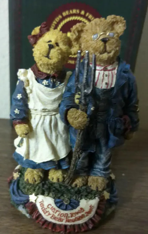 Boyds Bear Resin Clari & Grant 2277959CI Life is Good in the Heartland image 0