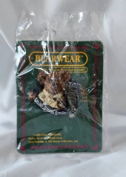 Boyds Pin Bearwear Flash McBear Smile, Smile, Smile  Pin #26061 Camera image 2