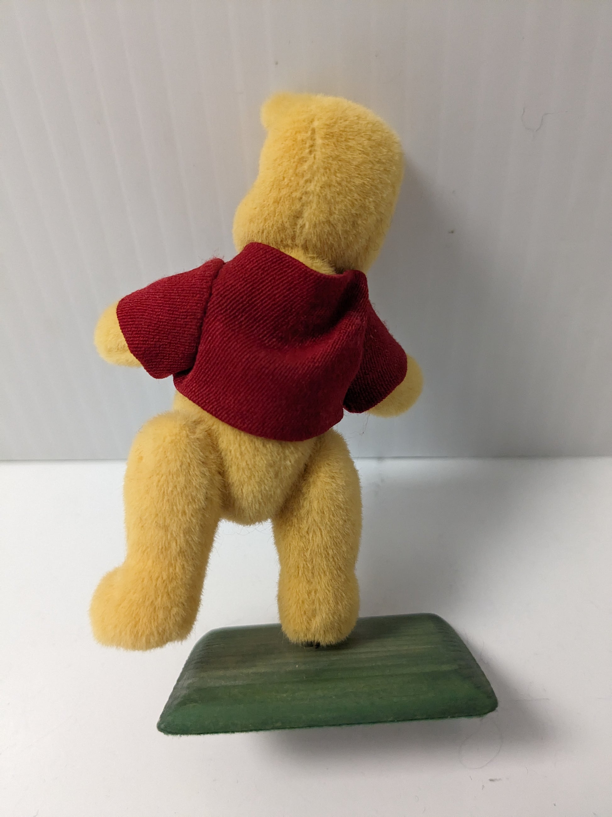 Winnie the Pooh by Kathryn Riley 1998 WDWC image 5
