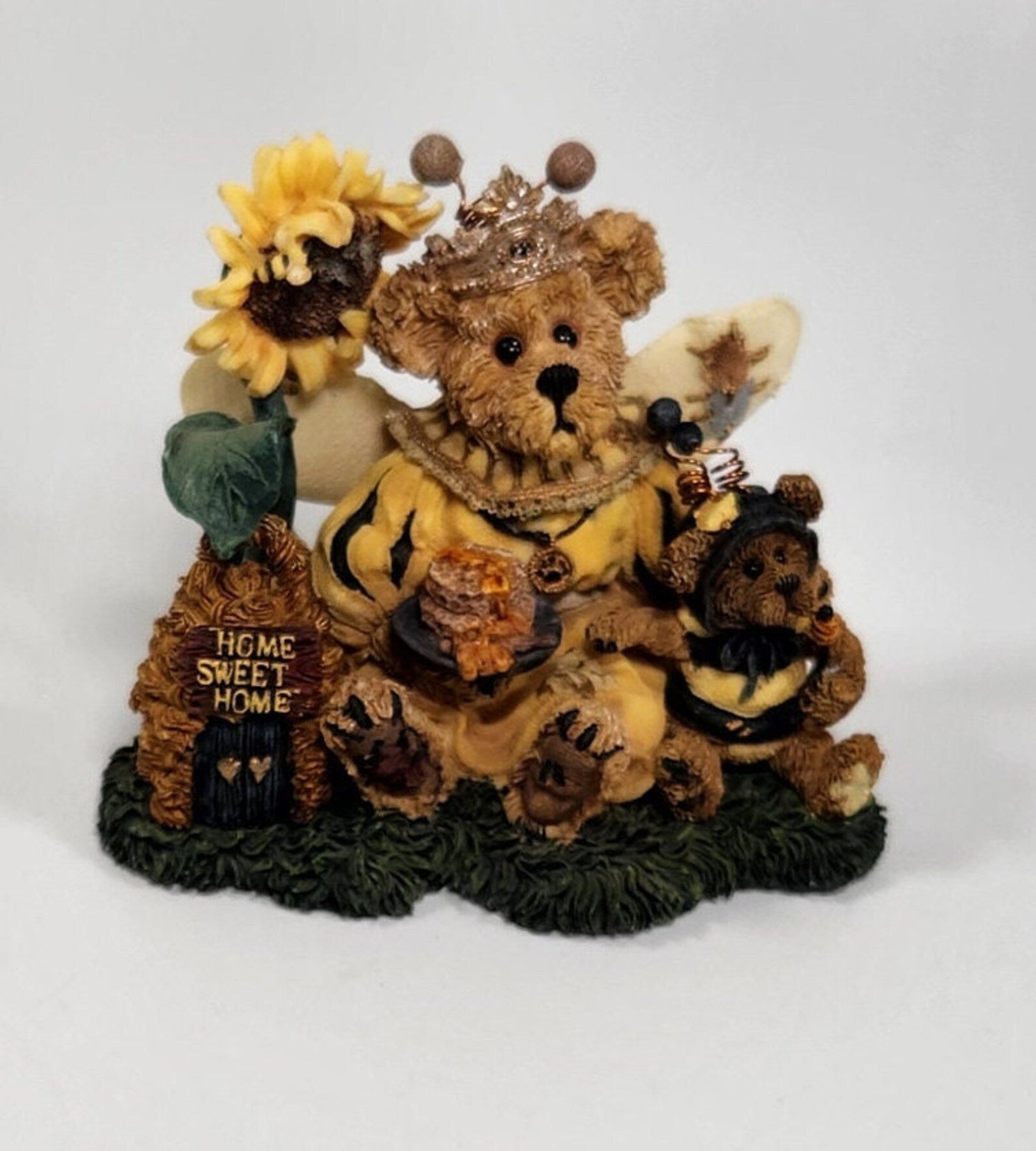 Boyds Bear Resin Victoria Regina Fuzzbruin 1999-71 image 0