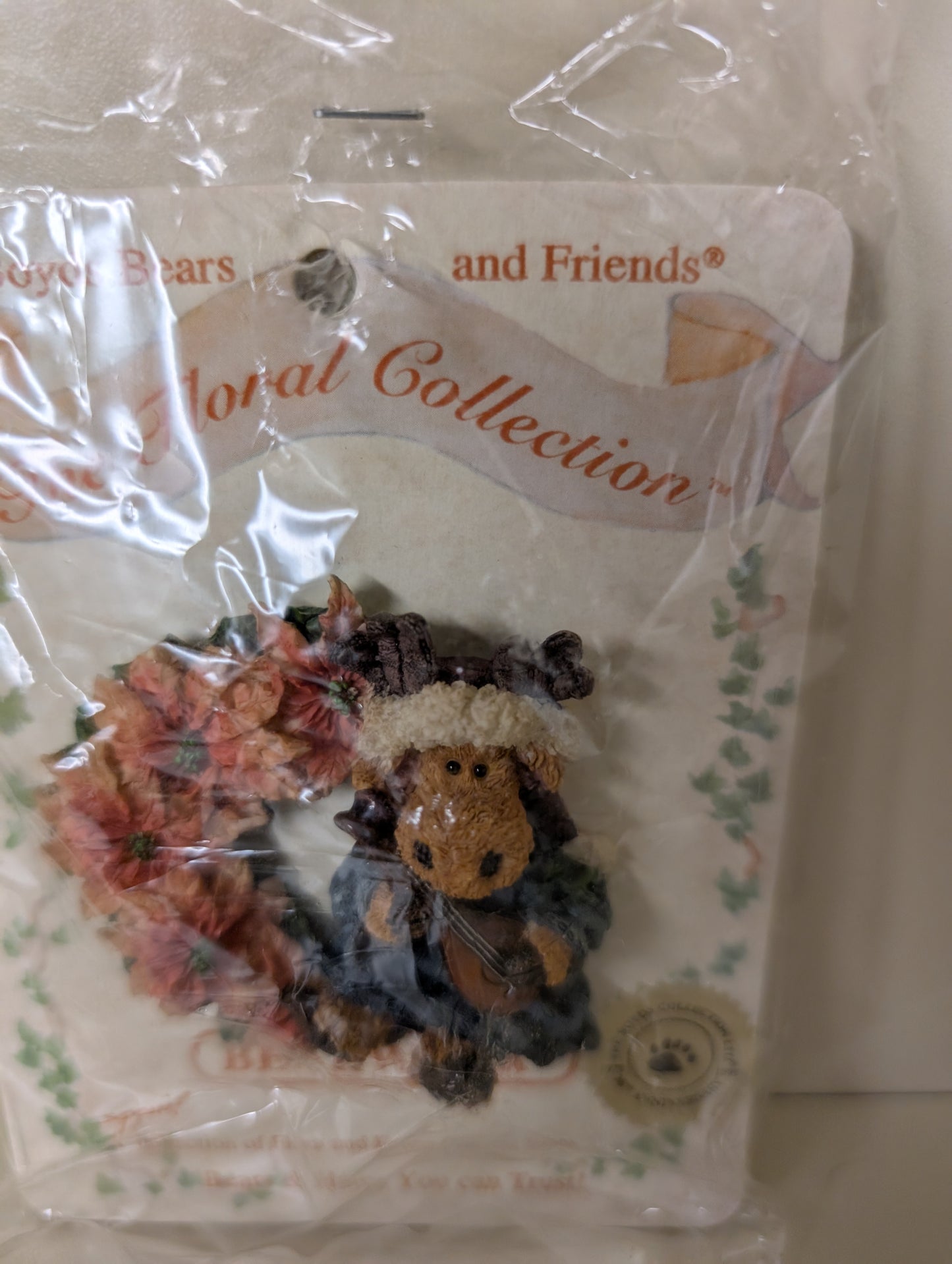 Boyds Pin Bearwear Floral Collection Maxamong The Pointsetties Moose 26153 image 0