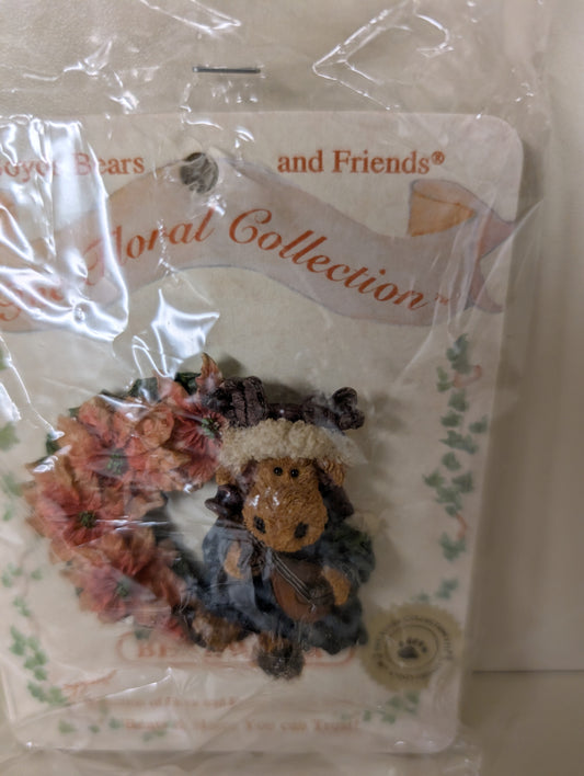 Boyds Pin Bearwear Floral Collection Maxamong The Pointsetties Moose 26153 image 0