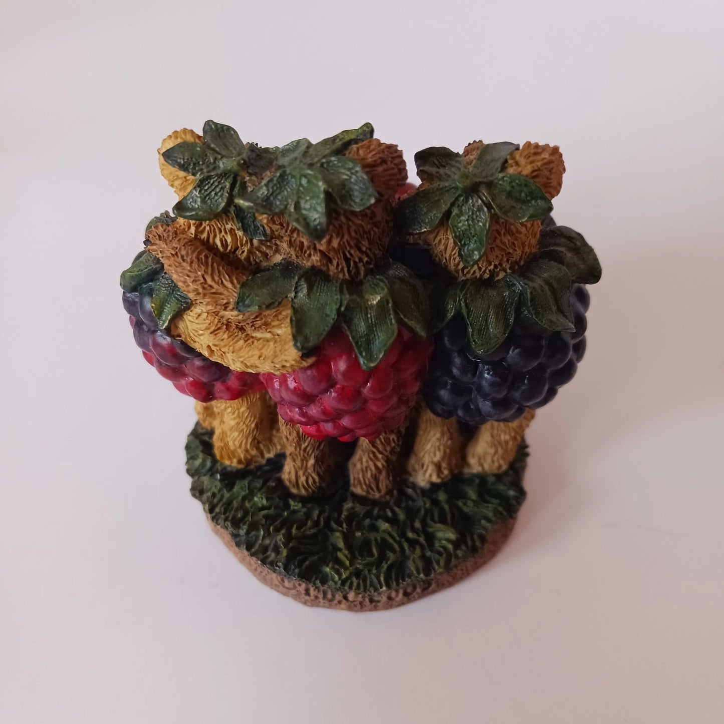 Boyds Bear Resin Frank, Oscar Barney & Stu 2004-21  Berries image 4