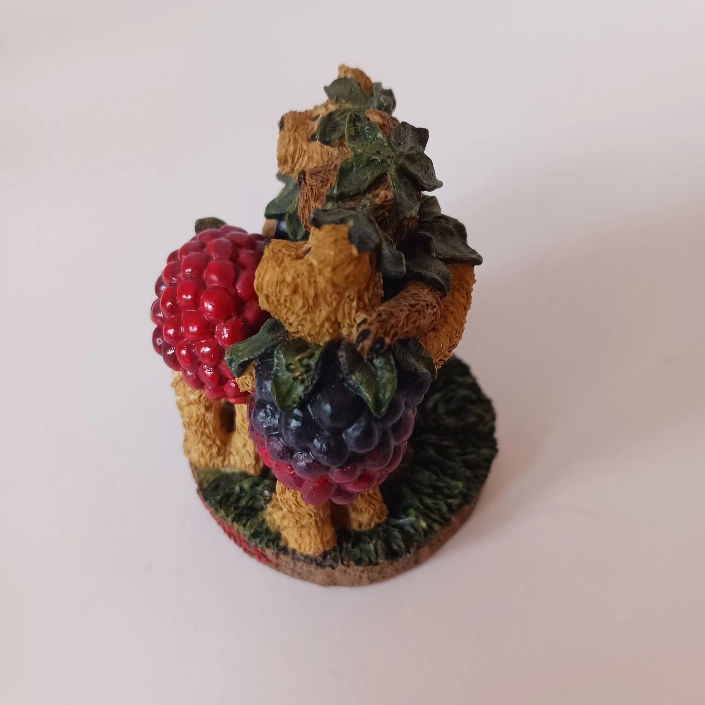 Boyds Bear Resin Frank, Oscar Barney & Stu 2004-21  Berries image 3