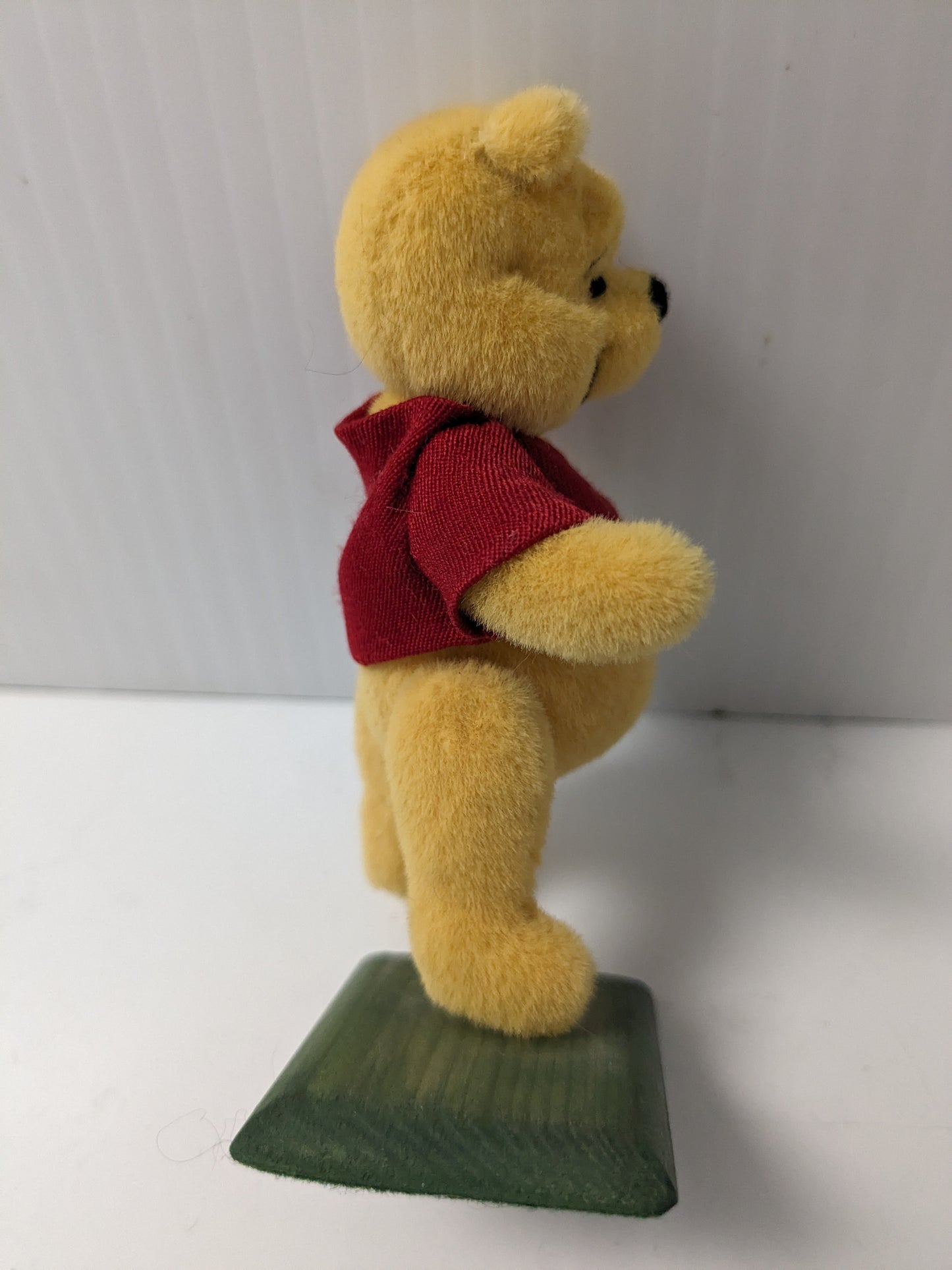Winnie the Pooh by Kathryn Riley 1998 WDWC image 2