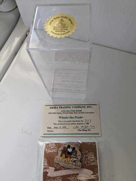 Pooh Bee Miniature by Jamie Wu 1999 WDWC image 6