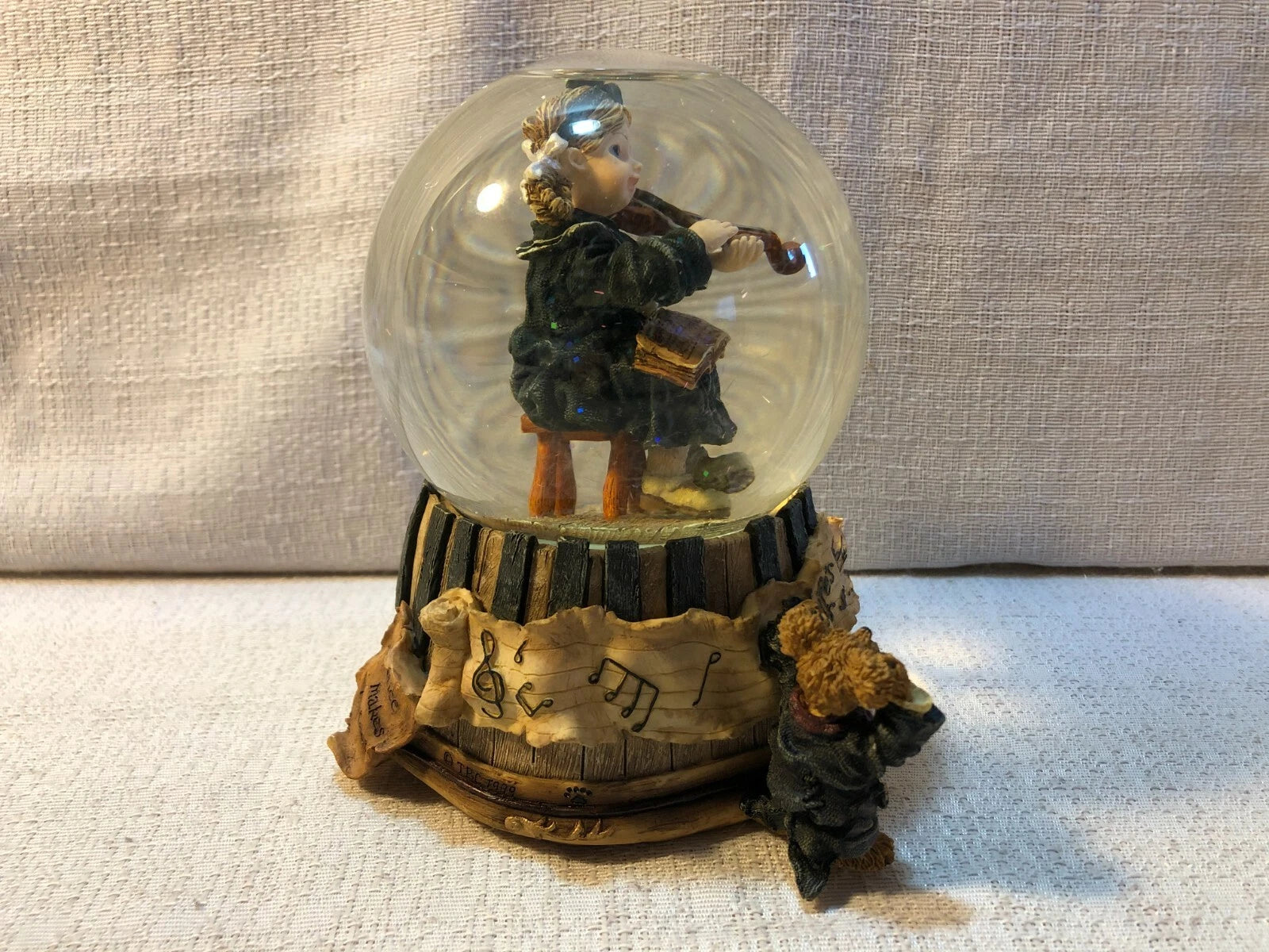 Boyds Waterglobe Dollstone Lindsey with Louis The Recital 272020 image 7