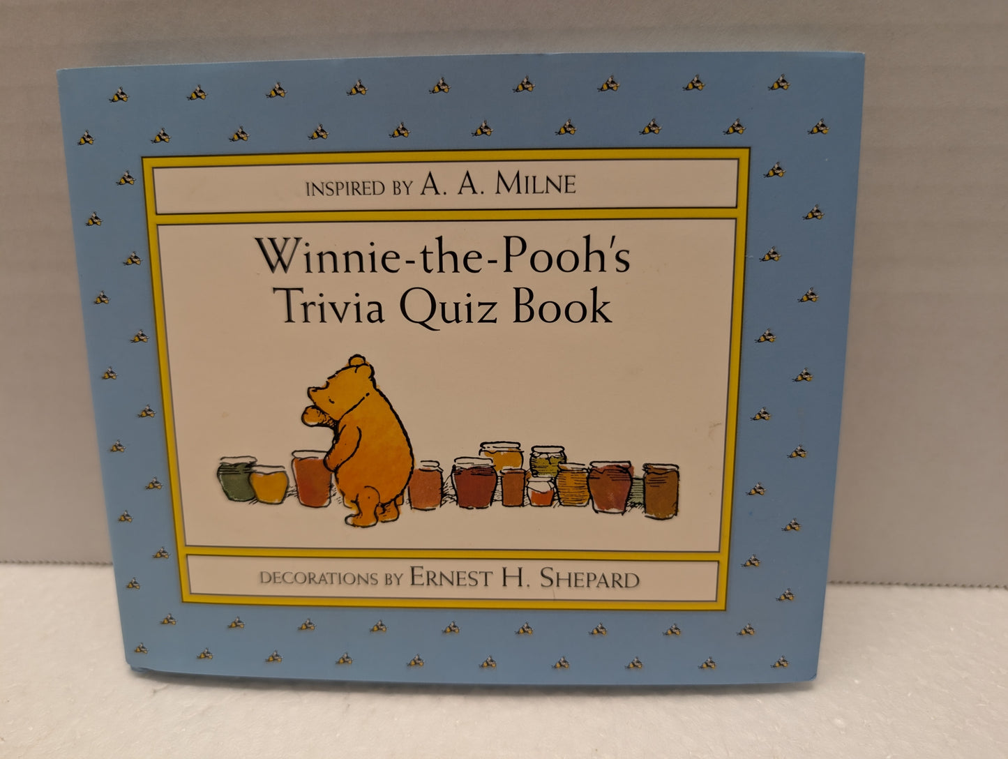 Book Winnie the Pooh's Trivia Quiz Book Milne, A. A. and Shepard, Ernest H. image 0