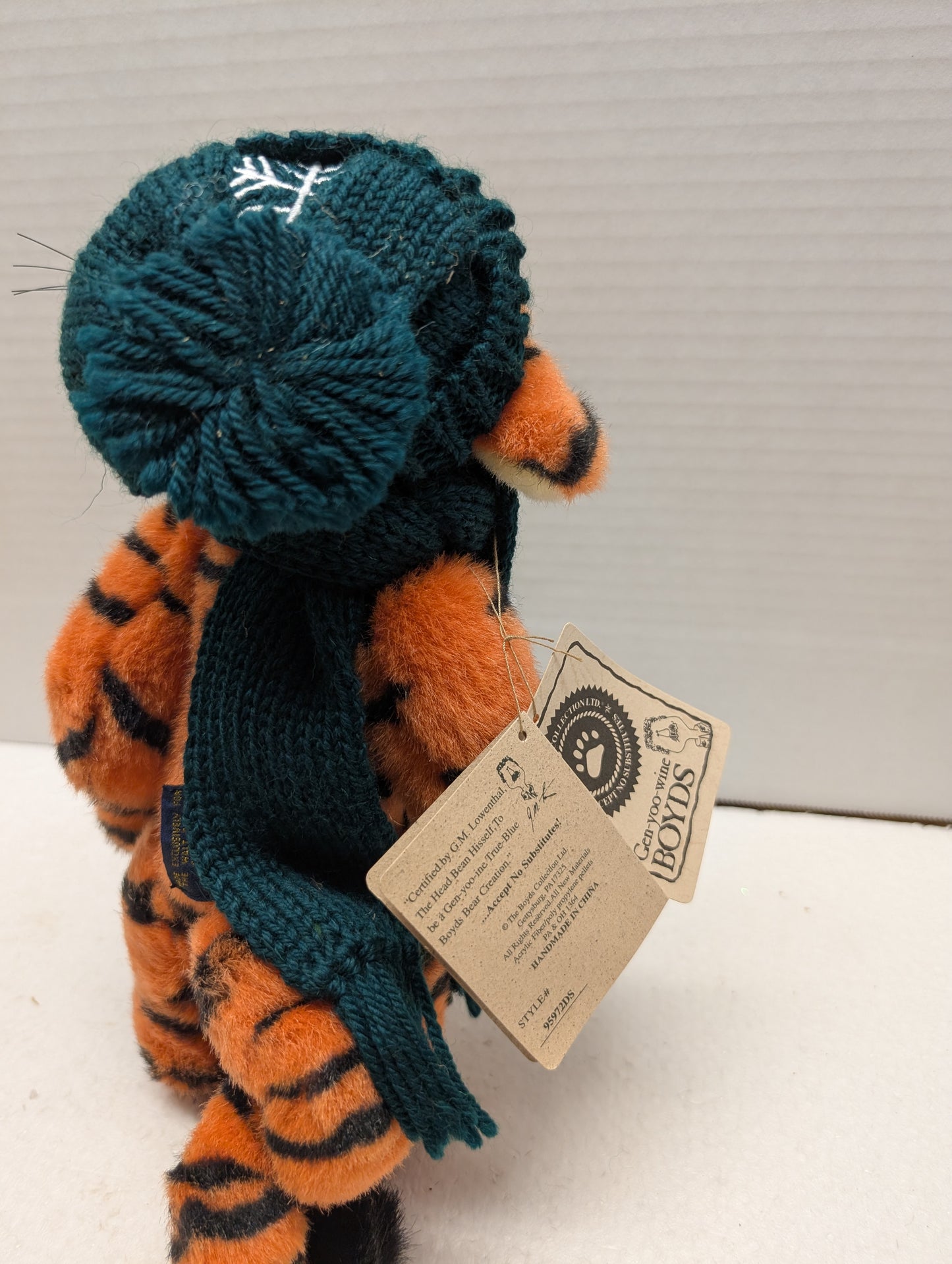 Boyds Pooh Bear's Winter Holiday Tigger with Resin Figurine 95972 DS image 5