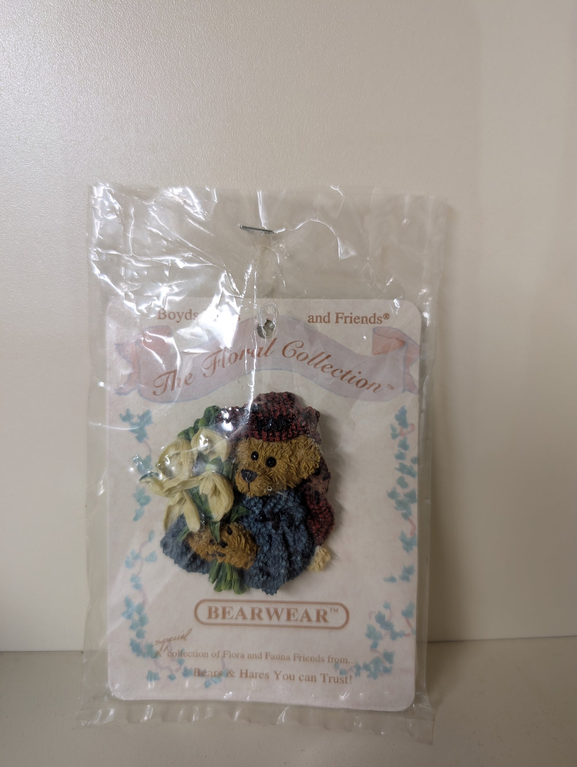 Boyds Pin Bearwear Floral Collection Snowy  First Sign of Spring Bear 26414 image 0