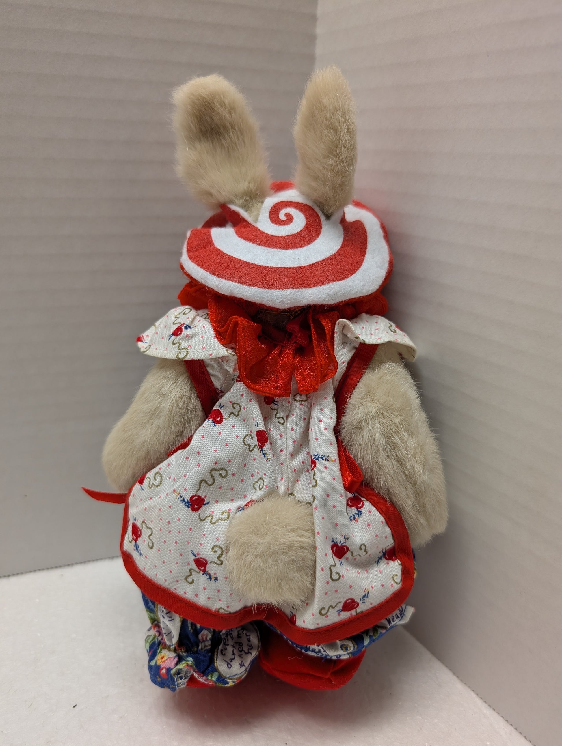 North American Bunny Knave Hoppy 4436 Queen of Hearts Collection image 3