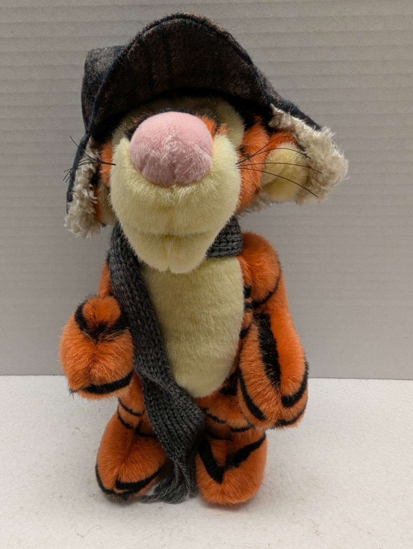 Boyds Pooh Bear's Winter Holiday Tigger 95980 DSP image 1