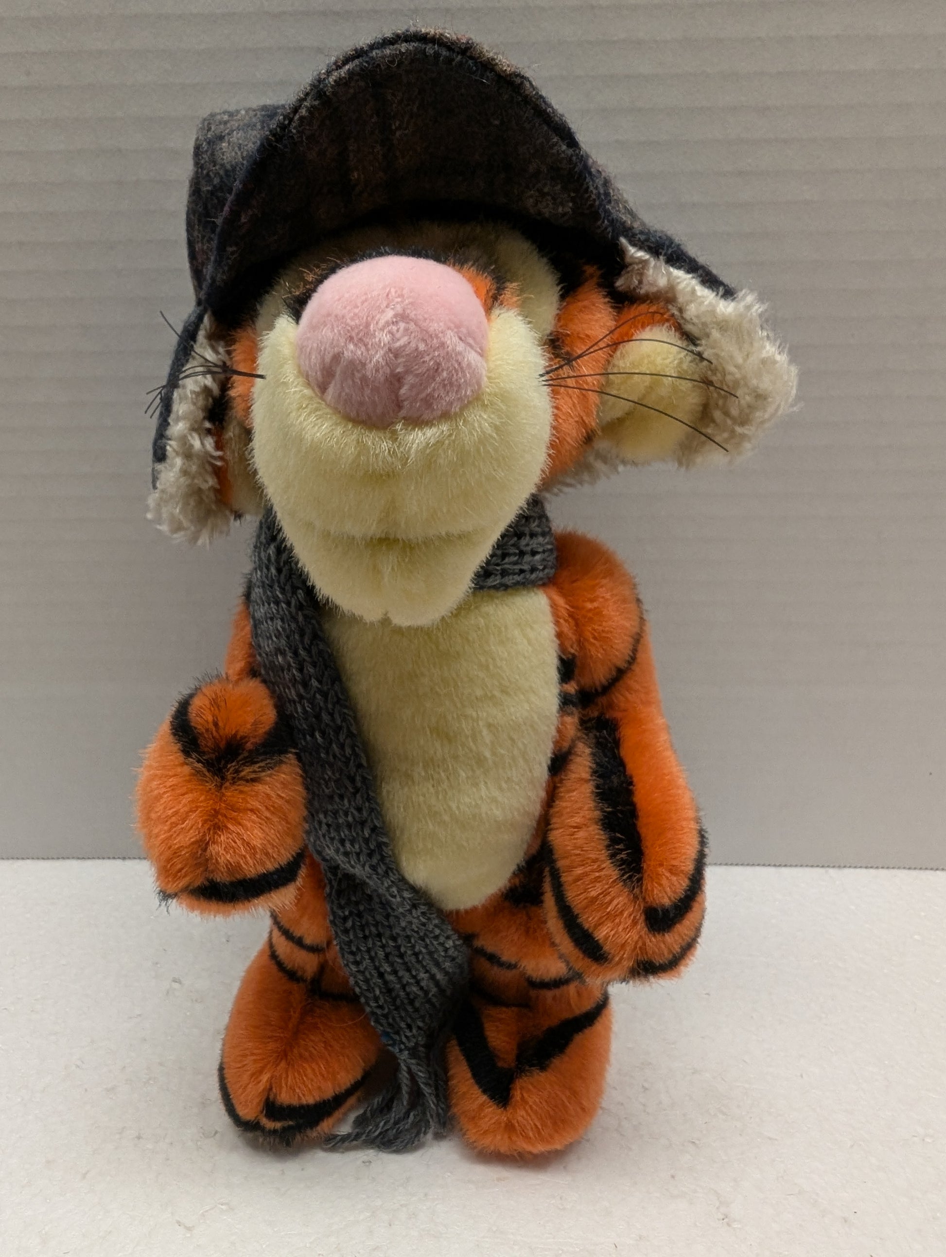 Boyds Pooh Bear's Winter Holiday Tigger 95980 DSP image 1