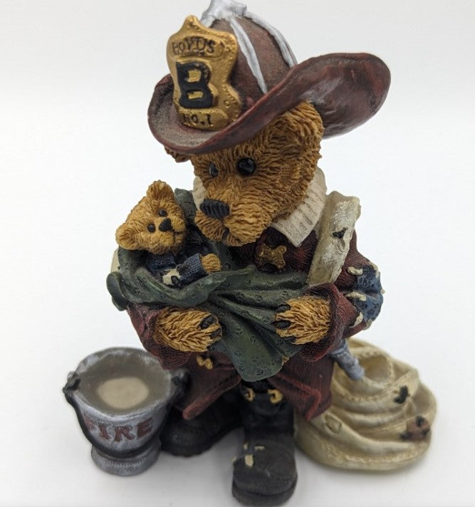 Boyds Bear Resin Elliot the Hero Fireman Figurine 2280 image 0