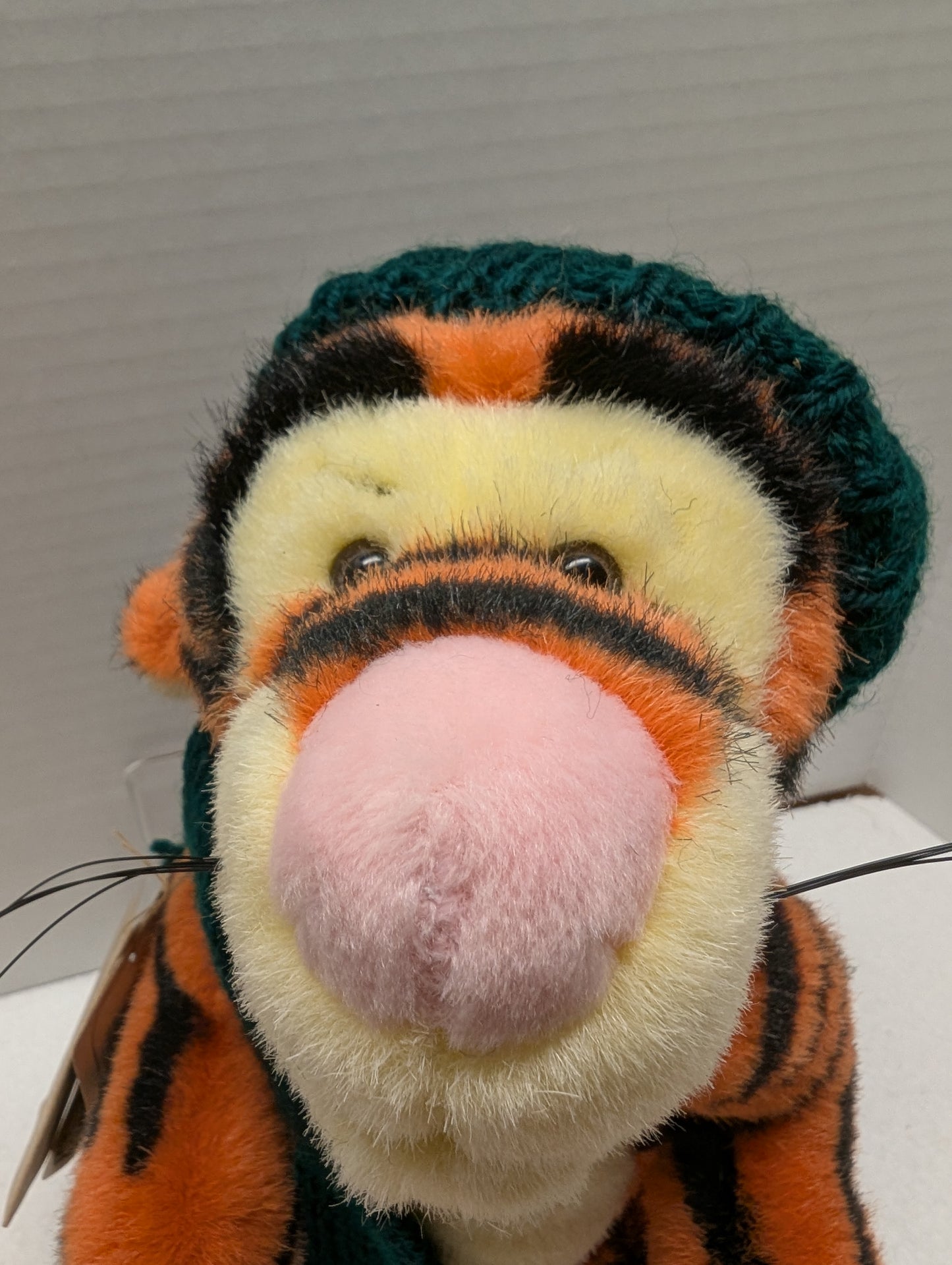 Boyds Pooh Bear's Winter Holiday Tigger with Resin Figurine 95972 DS image 1
