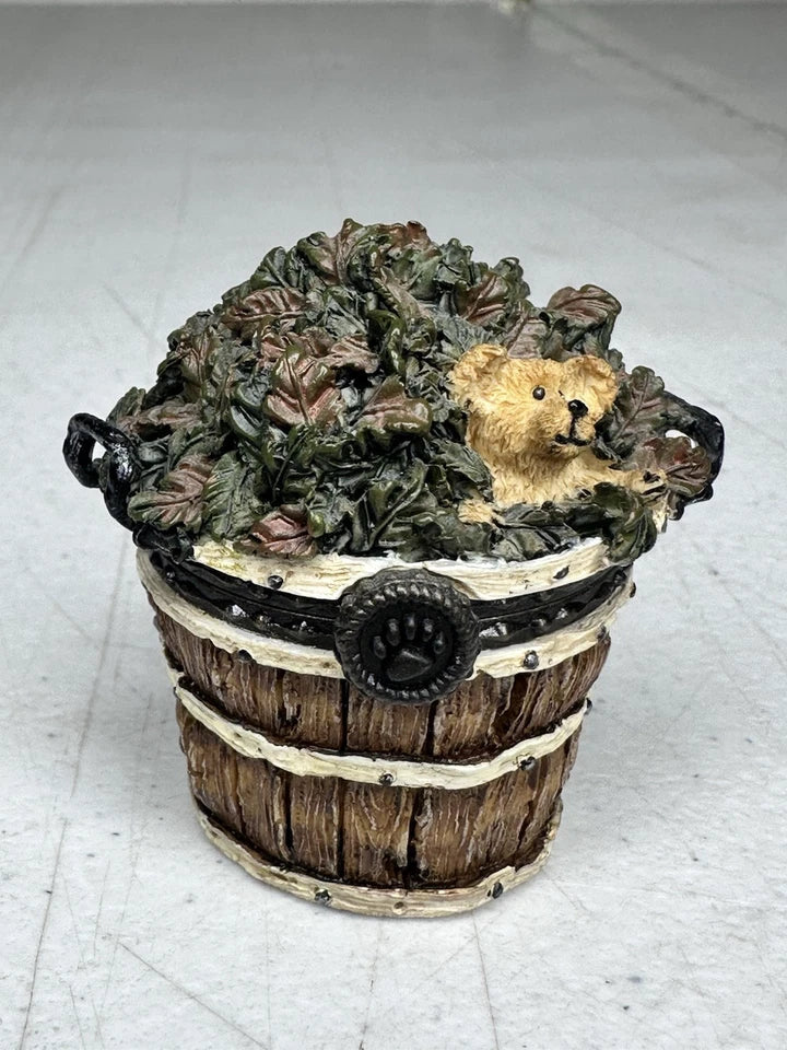 Boyds Treasure Box Devon's Pile O'Leaves with Rake McNibble #392106 SH image 0