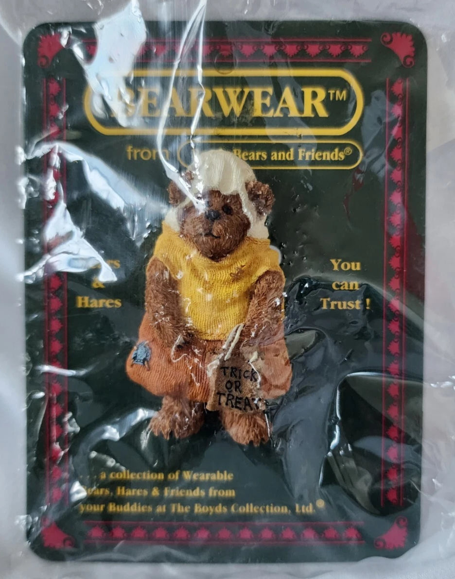 Boyds Pin Bearwear Pin Candy B Corn Trick or Treat 26066 image 1