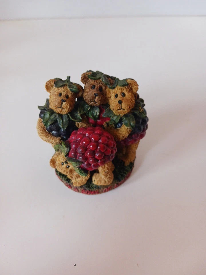 Boyds Bear Resin Frank, Oscar Barney & Stu 2004-21  Berries image 2