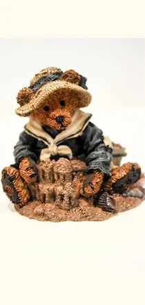 Boyds Bear Resin Wilson at the Beach #20206 Making sand Castle image 0
