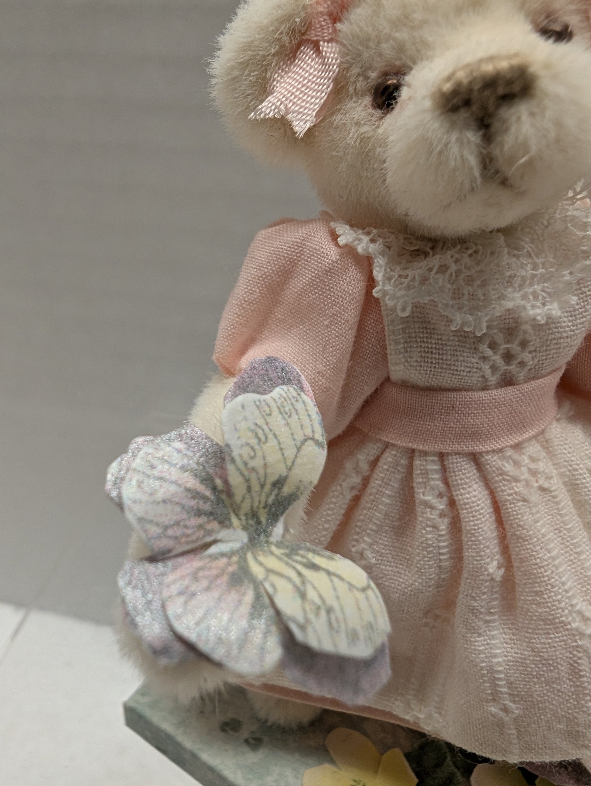 Kathryn Riley Artist Bear " A Little Act of Kindness" image 2