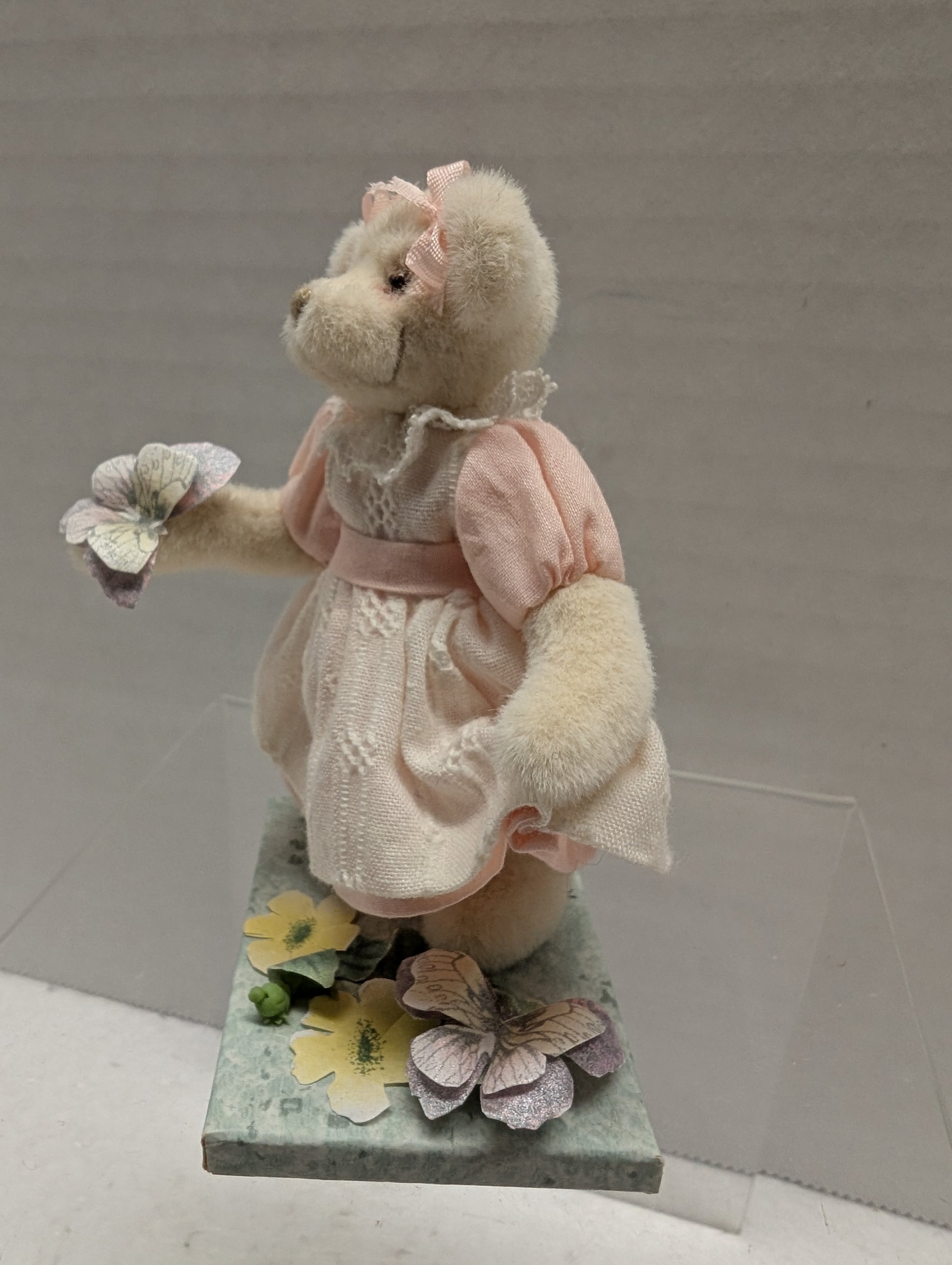 Kathryn Riley Artist Bear " A Little Act of Kindness" image 6