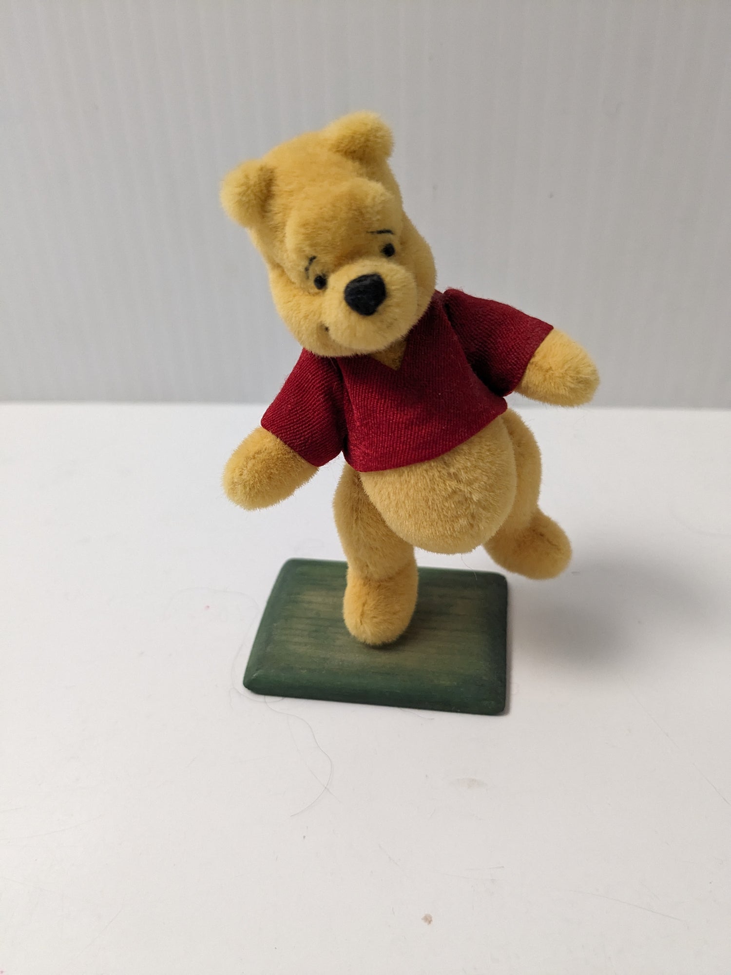 Winnie the Pooh by Kathryn Riley 1998 WDWC image 0