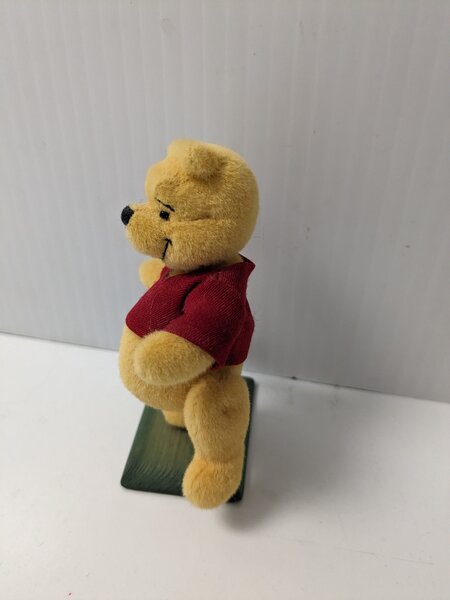 Winnie the Pooh by Kathryn Riley 1998 WDWC image 6