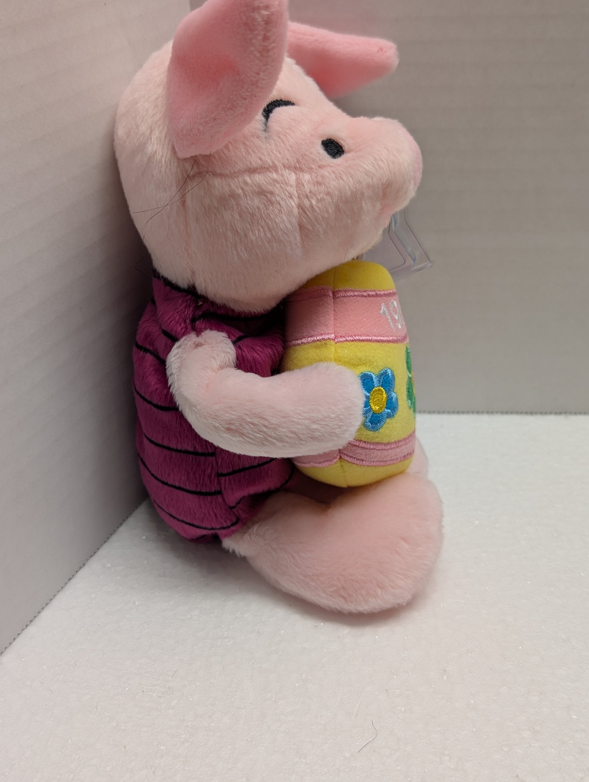 Disney Bean Bag PIGLET Holdong EASTER EGG 10" Plush image 1