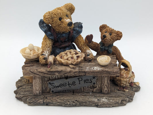 Boyds Bear Resin Justina & M. Harrison    Sweetie Pie 20157 Baking Pies image 0