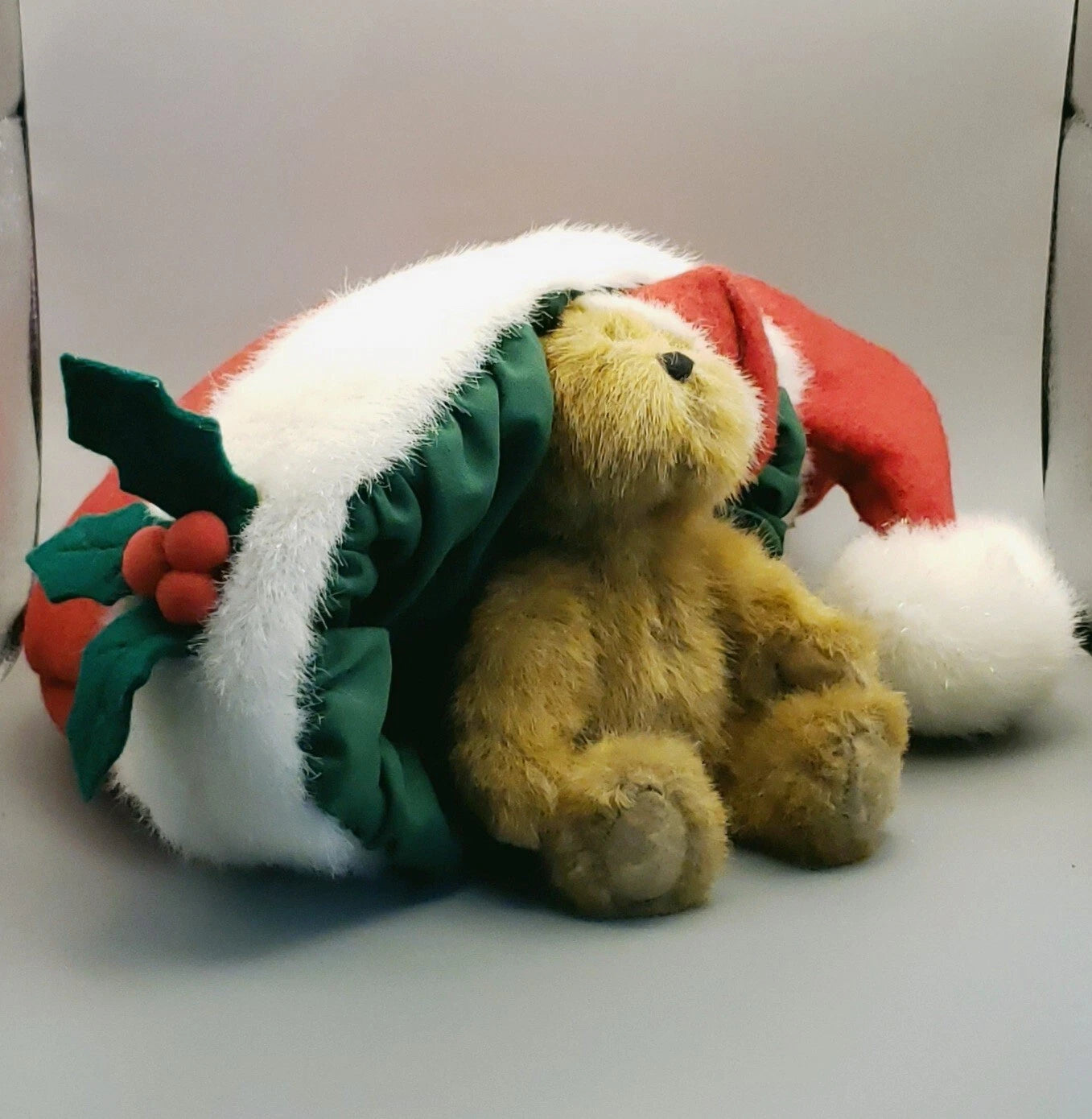 Boyds Bear Plush Kringlebeary's Hat w.Bear and Santa Hat  811782 image 3