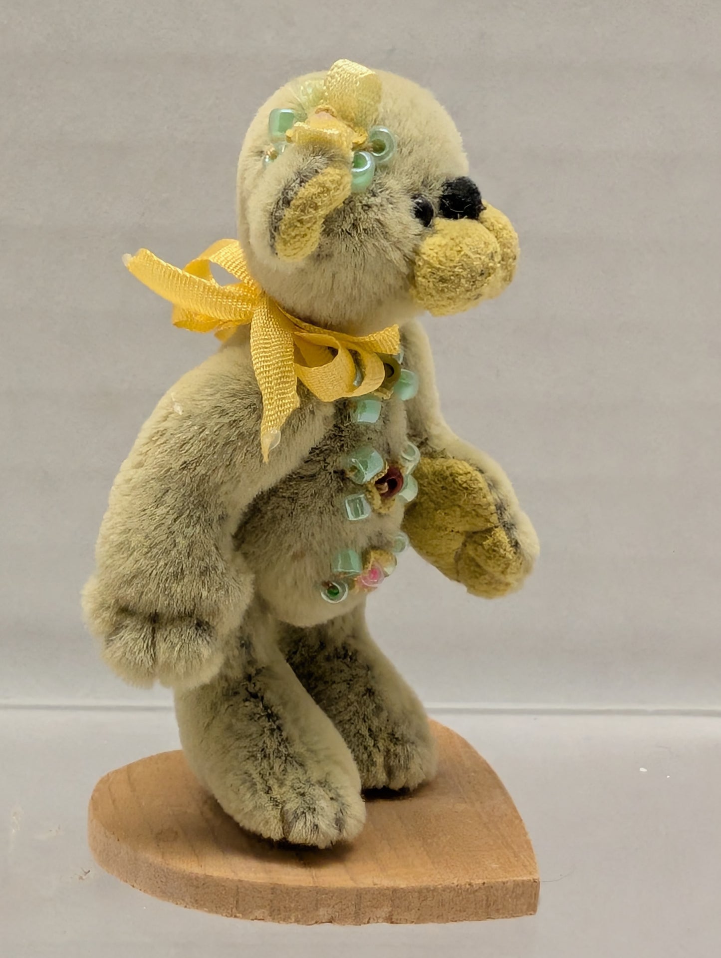 Little Gems Designed by Carrie Attwood "Daisy" image 3