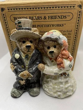 Boyds Accessories Grenville & Beatrice True Love Salt & Pepper Shakers 390021 image 0