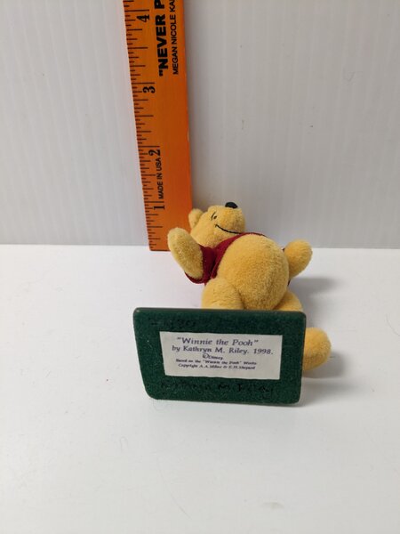 Winnie the Pooh by Kathryn Riley 1998 WDWC image 8