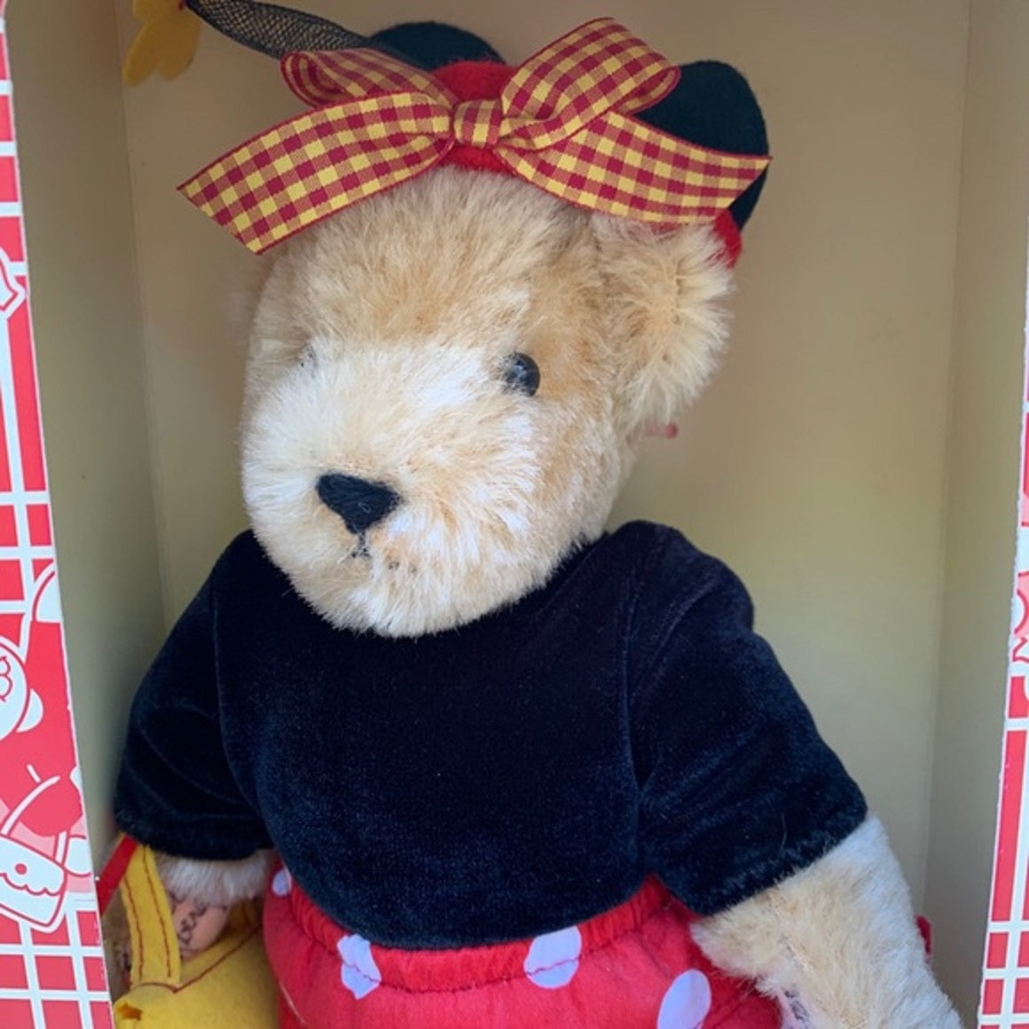 North American Muffy Minnie Mouse  2001Walt Disney  & Doll  Convention image 7