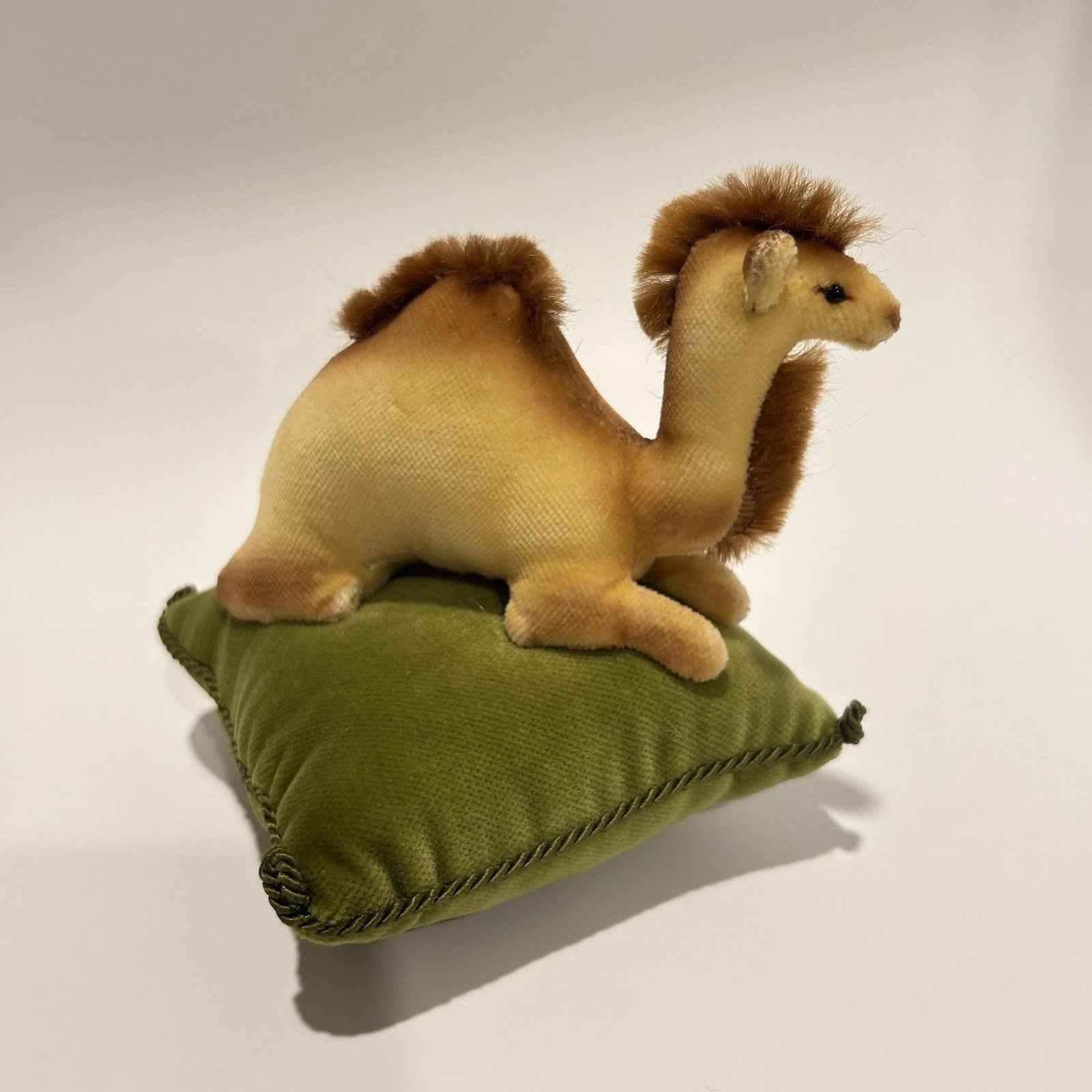 Steiff Club Camel Pin Cushion 420474 image 3