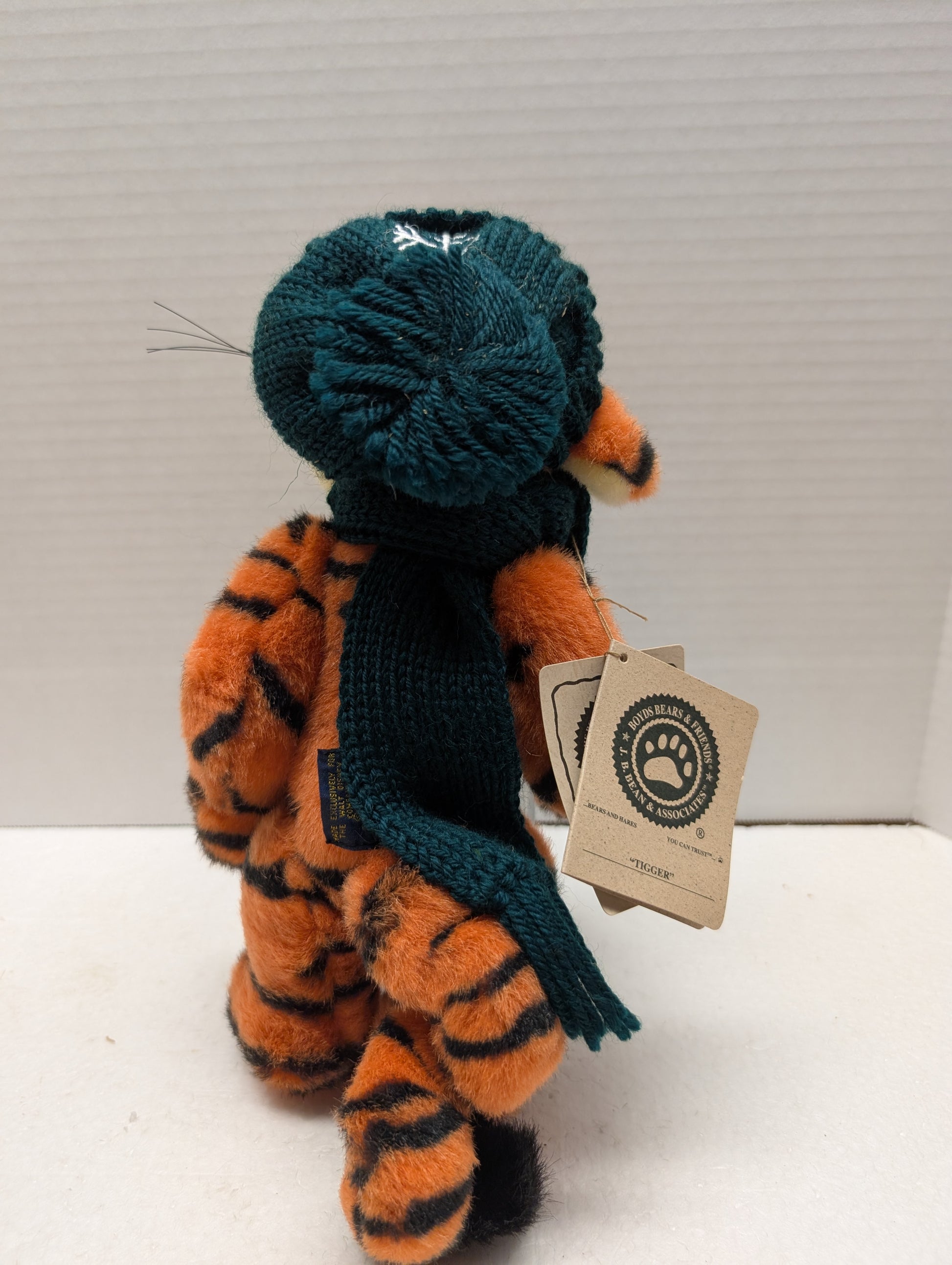 Boyds Pooh Bear's Winter Holiday Tigger with Resin Figurine 95972 DS image 6