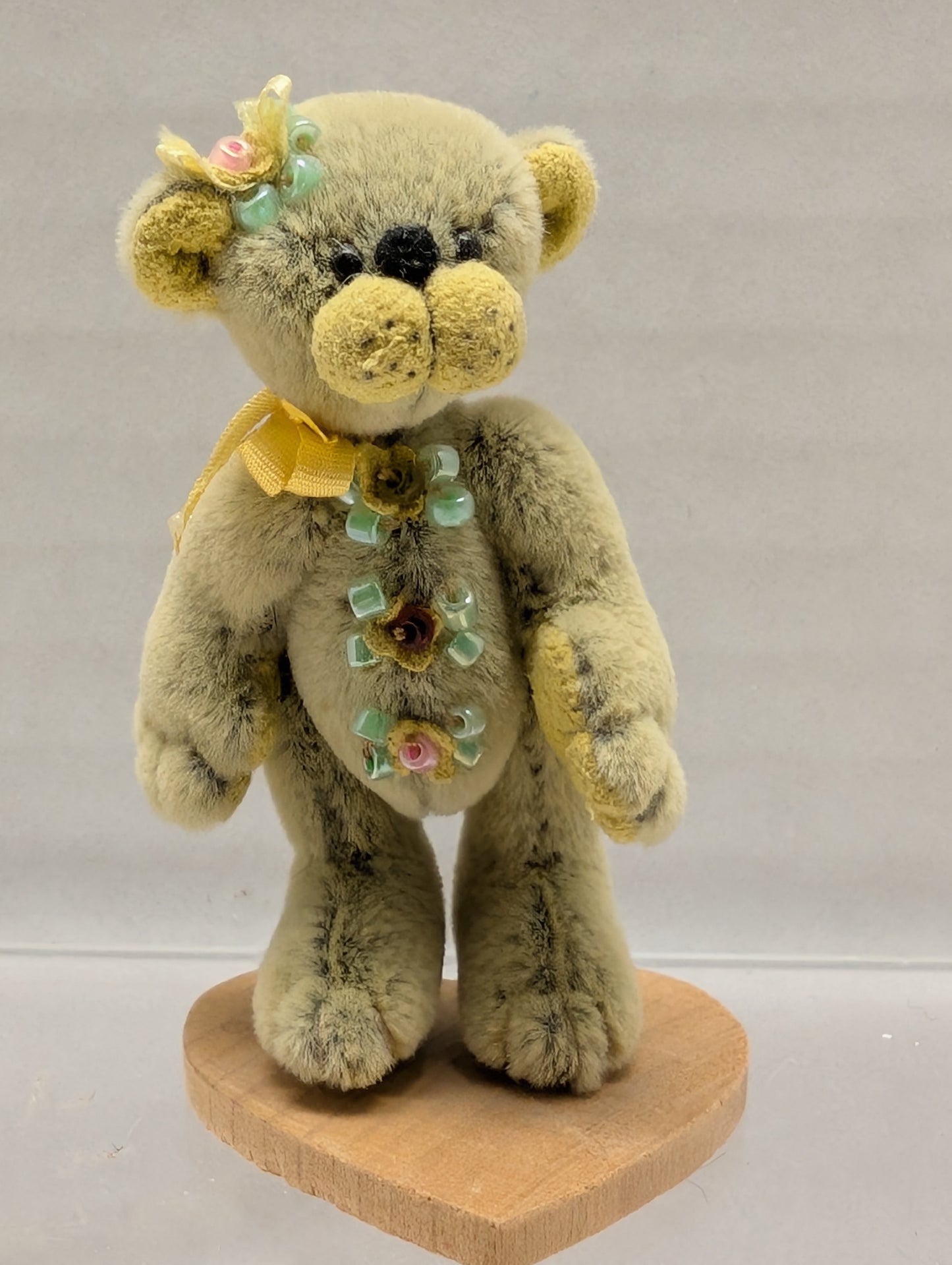 Little Gems Designed by Carrie Attwood "Daisy" image 0