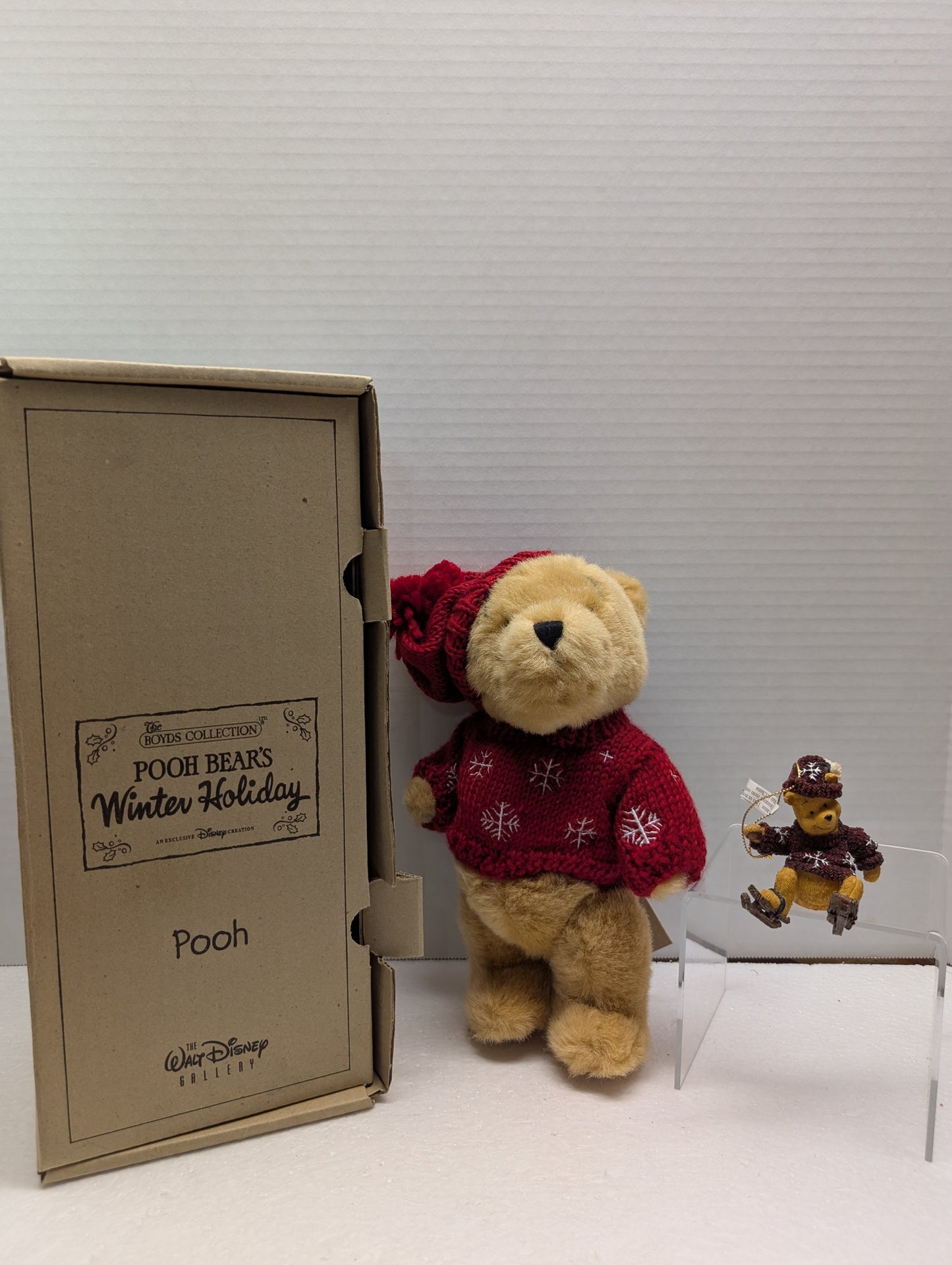 Boyds Pooh Bear's Winter Holiday Pooh 95970DS image 0
