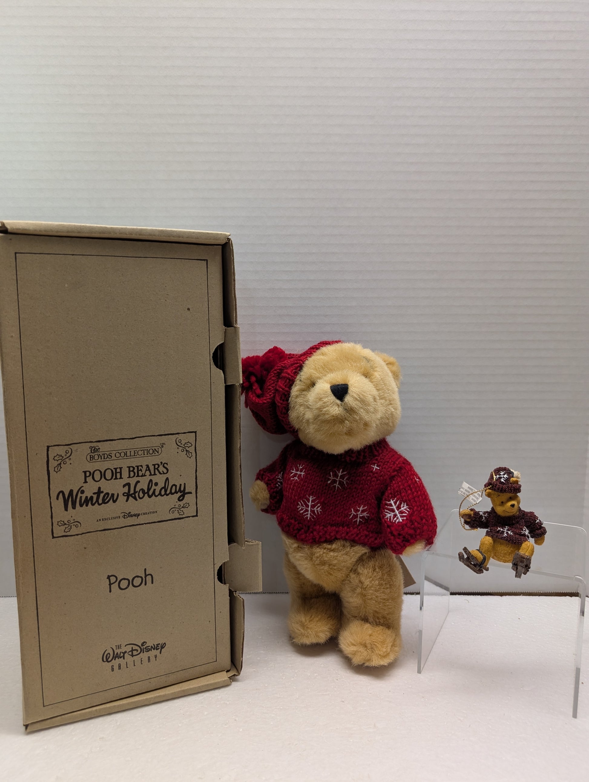 Boyds Pooh Bear's Winter Holiday Pooh 95970DS image 0