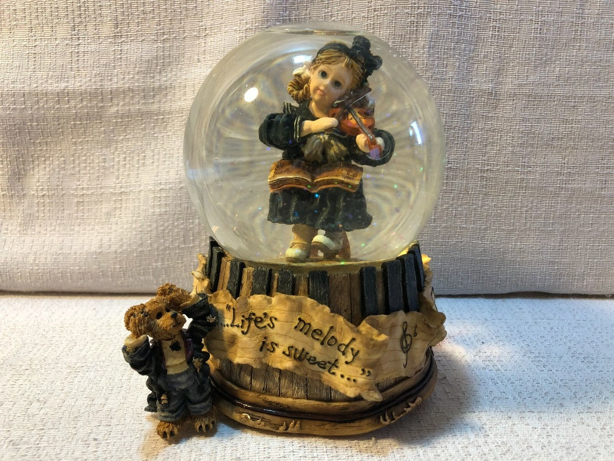 Boyds Waterglobe Dollstone Lindsey with Louis The Recital 272020 image 0