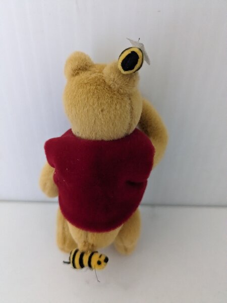 Pooh Bee Miniature by Jamie Wu 1999 WDWC image 5